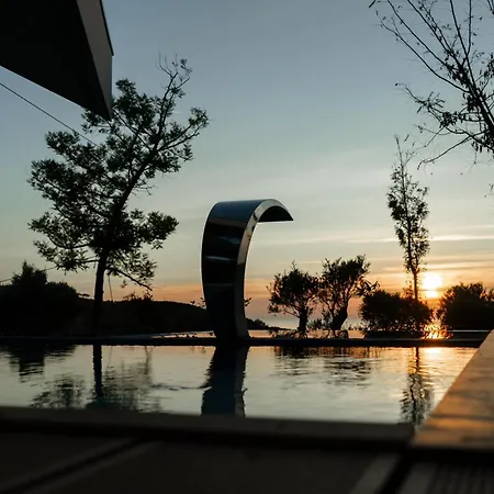 Cape Of Rodon Resort, Village فندق دراس
