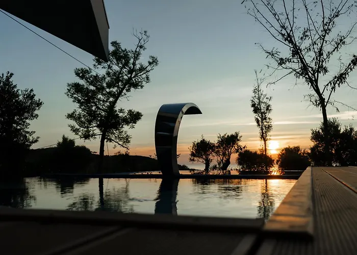 Cape Of Rodon Resort, Village 호텔 드라치